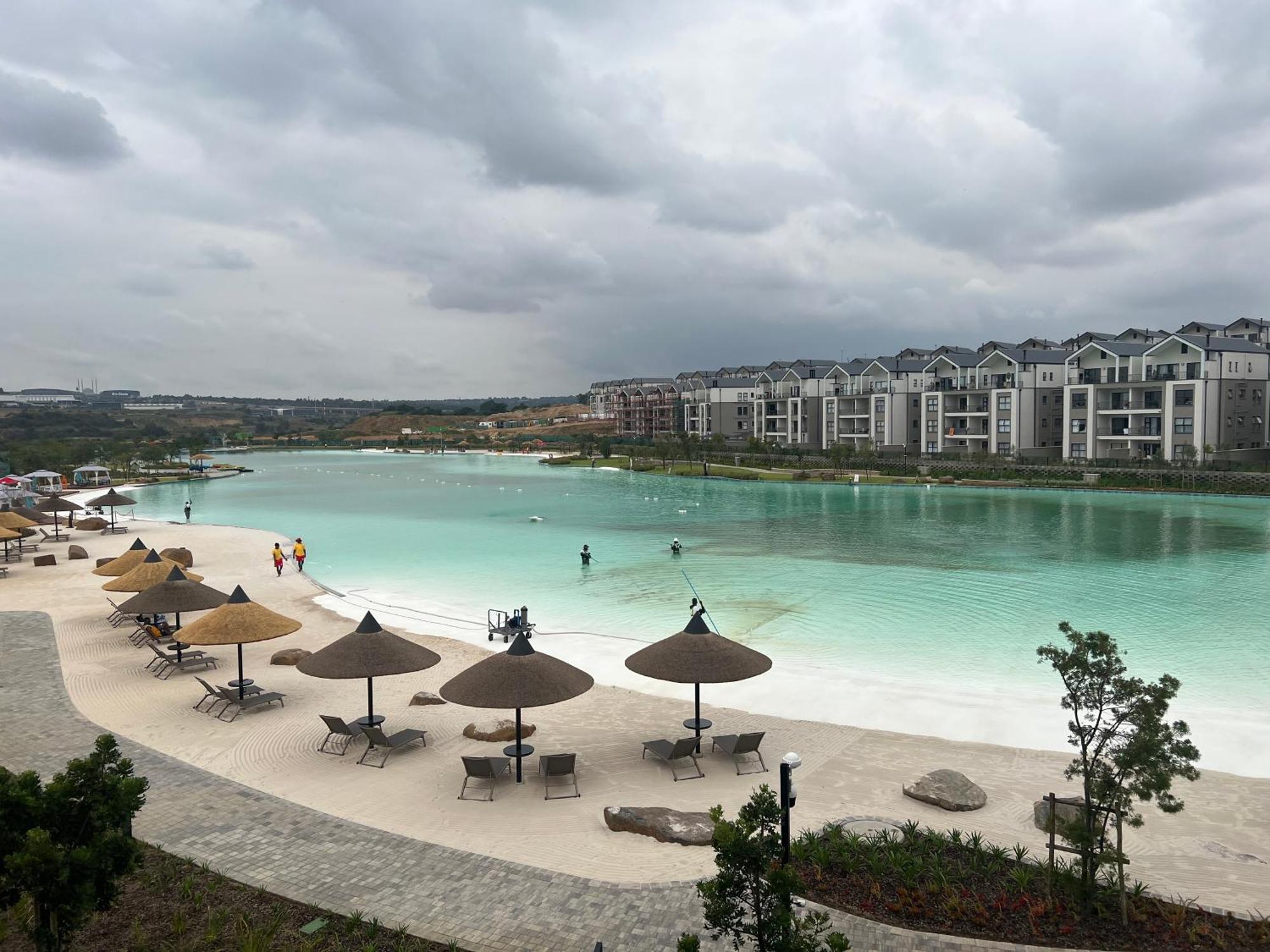 Lagoon Facing Apartment Midrand Kültér fotó